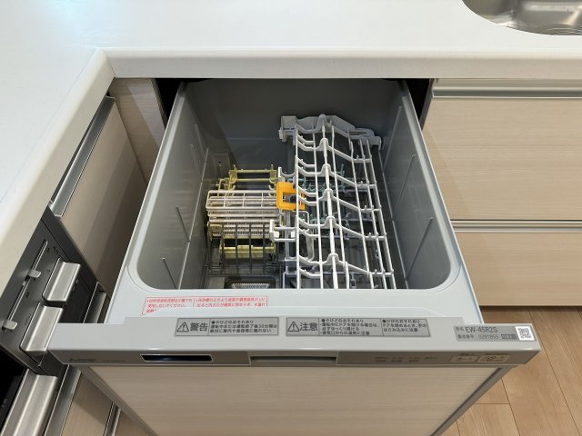 ～食洗機付き　ご飯を美味しく頂いた後の食器洗いはお任せ、家族でゆっくりとくつろげます～