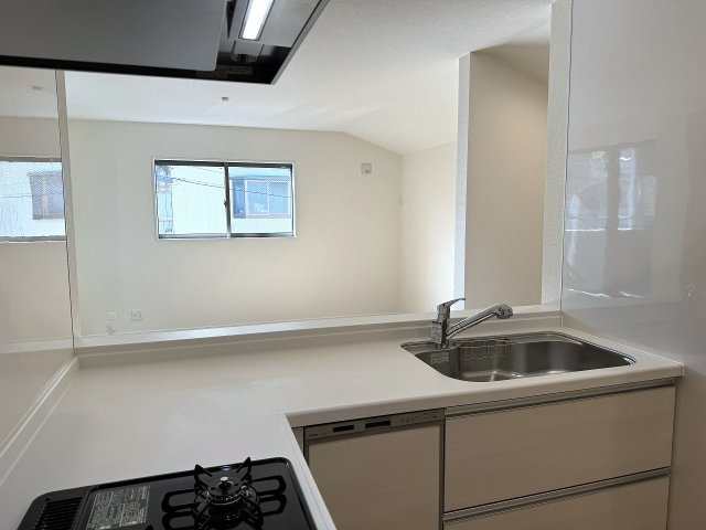 ～対面式キッチンで、リビングにいるご家族とのコミュニケーションもとりやすいです～