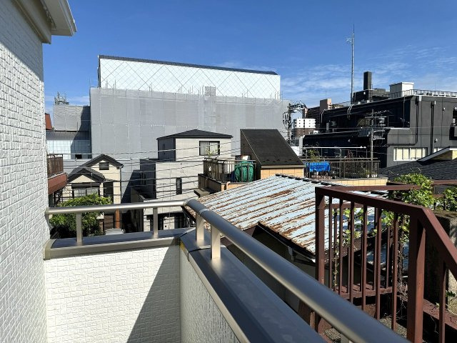 ～3階南向きのバルコニー　洗濯物がよく乾きそうです～