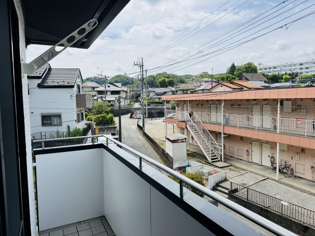～陽当たりの良いバルコニー　洗濯物がよく乾きそうです～