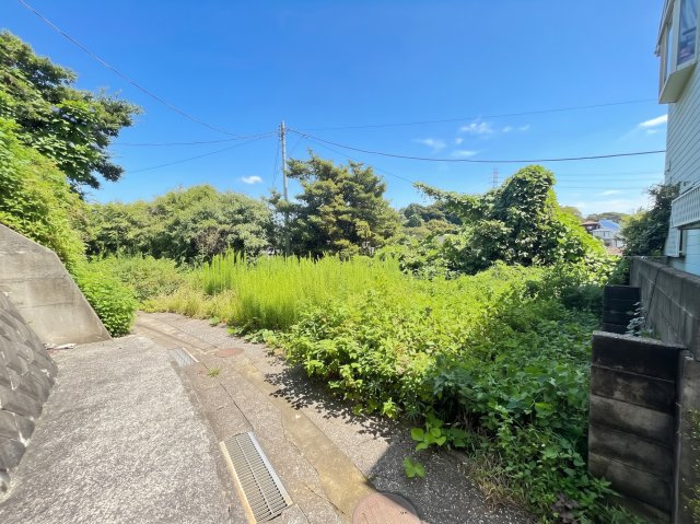 土地の一部を賃貸中ですので、一定の収入も見込めます。(月額地代：9、000円)※写真はAIにより一部加工をしております。