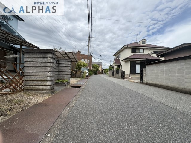 ■車の通りも少ない閑静な住宅地です♪　■前面道路南東側の幅員約5ｍ♪