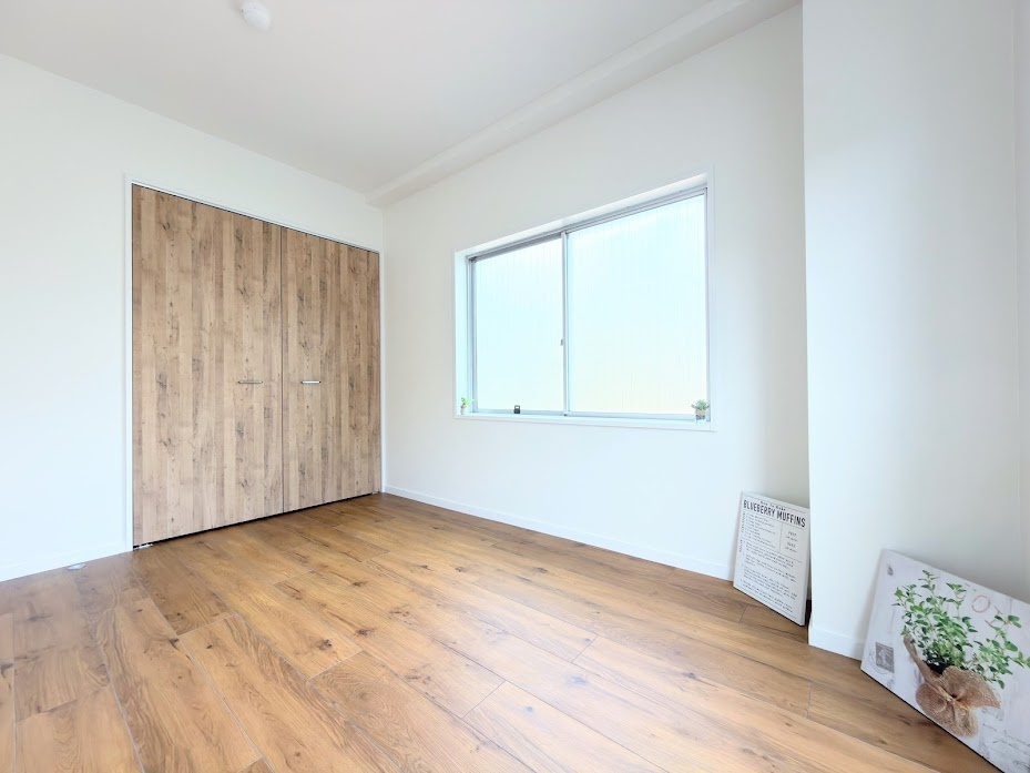 ◆気持ちの良い風が室内へ入り込む居室。家具を配置しても広々ご利用いただけます！！