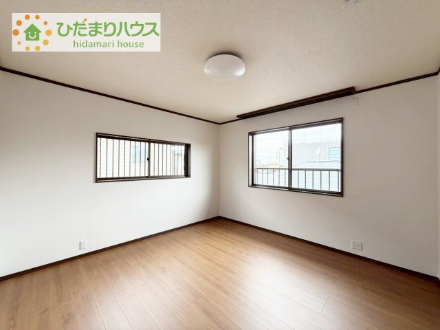 机にベットを置けば子供部屋の完成です！
