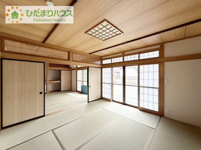 お子様の遊び場にもなる和室。小さなお子さまにはフローリングよりもやわらかい畳の方が安心です♪