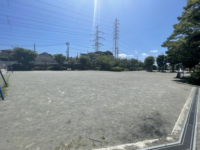 ハイランド4丁目公園まで徒歩1分です！子育て環境充実しています。