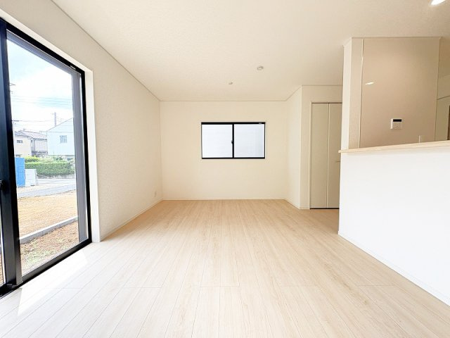 収納スペース付きですので、掃除用具なども生活感を隠しつつしまうことができます。