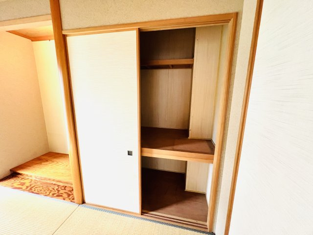 押し入れ(リフォーム前の写真です)
