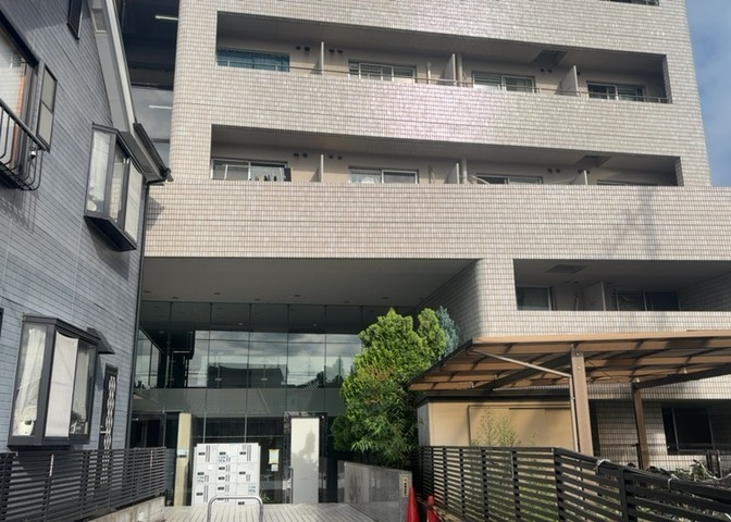 眺望の良さを楽しめるダイニングキッチンで家族団らんの時間を過ごしてはいかがでしょうか。バルコニーから見える景色を家族で眺める時間は、時間が経つのを忘れてしまいそうですね。是非、現地を見に行きましょう！