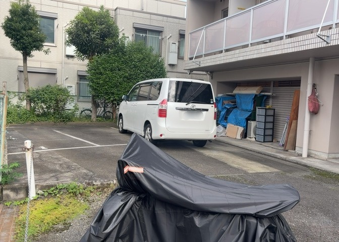 マンションの駐輪場は、事前に空きがあるか確認を取ると安心です。せっかく入居したのに駐輪スペースがない！なんてことになったら大変ですよね。そこで、内見時や購入前にはまず事前に確認しておくと良いでしょう。