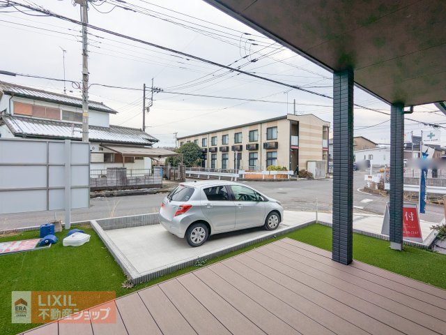 【ウッドデッキ】現地完成写真。洗濯物を干したり、ゆっくりと日向ぼっこをしたり、ワンちゃんと遊んだり、夢の広がるウッドデッキです