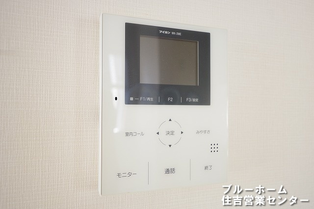 うれしいモニター付きのインターホンです！防犯面でも安心ですよね。