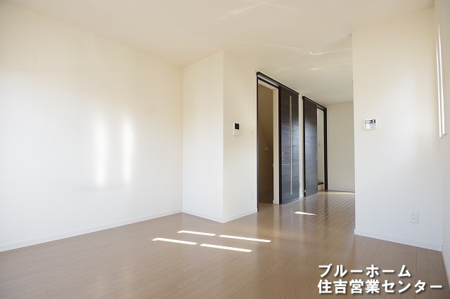 キッチンとリビングが一体になっていますので、家族とコミュニケーションが自然にとれるレイアウト。お手伝いもしやすい位置関係ですので、家事参加促進しましょう！