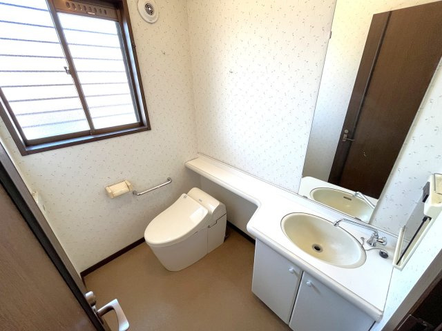 トイレは2箇所☆手洗い機があるのも便利ですね☆