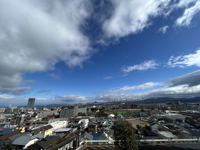 爽やかな風と暖かく柔らかな日差しが差し込み、毎日の暮らしを豊かに彩ります。