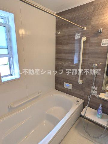 一日の疲れもサッパリと。クリーンな浴室です。