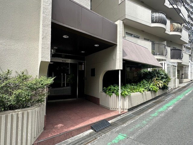 新御堂筋に近く、お車での移動もスムーズ！陽当り・周辺環境も合わせて、ぜひ現地をご覧ください。