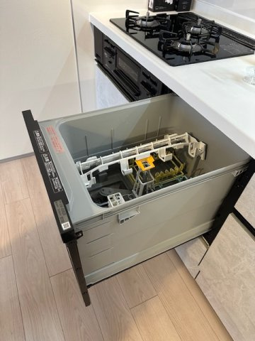 使いやすいビルトイン食洗機付きで、食後の洗い物はおまかせ！家事の負担も軽減してくれます。