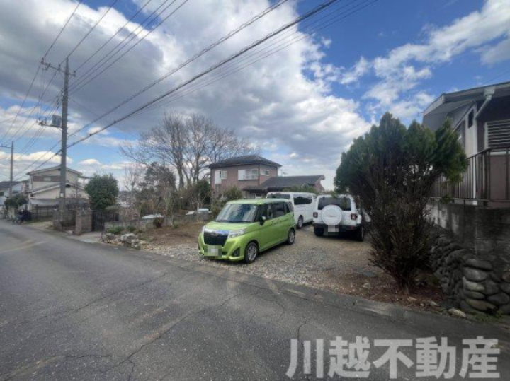 家一軒建つほどの広さのひろびろ駐車場完備