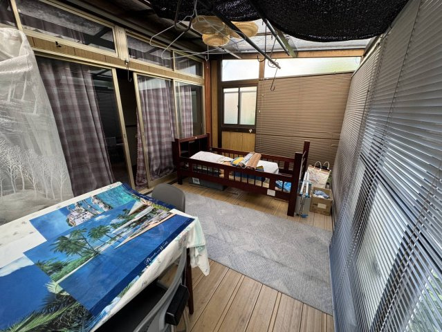 コンパクトで使いやすい洋室です
