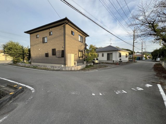 前面道路含む現地写真です