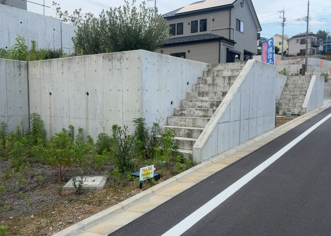 隣家の土地はどうなっているのか、生活利便施設が近くにあるのか、学校まで近いかなど、お客様のライフスタイルにあわせたイメージが重要です。また、近くにあると困る施設が近くにないかも確認するといいでしょう。