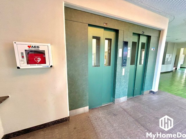エレベーター直結の便利な動線設計。重い荷物やベビーカーでも移動しやすい快適な住まい。
