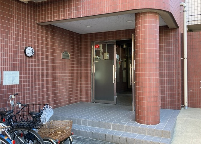 室内の防犯設備もチェックしましょう！モニター付きインターホンが設置されているか、防犯シャッターが設備されているか、ベランダに人が上がってきにくい高さかなどチェックしておくと入居後も安心できるでしょう。