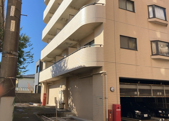 ＳＲＣ造は強度や耐震性の面でもRC造と比べて優れています。そのため、10階建以上の高層または超高層マンションなどの建築にも多く採用されています。柱や梁などのサイズが小さくても高い耐震性を確保できます。