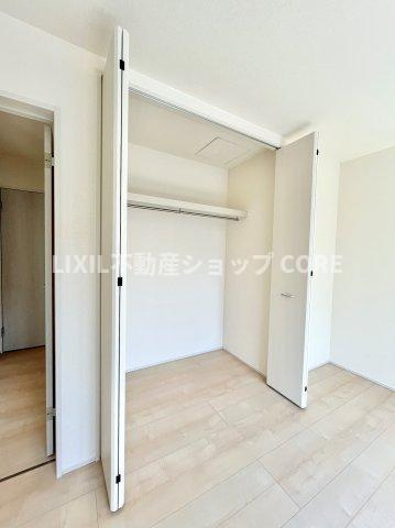 各居室にはクローゼットが備え付けられており、居室の広さを有効に使えます♪　