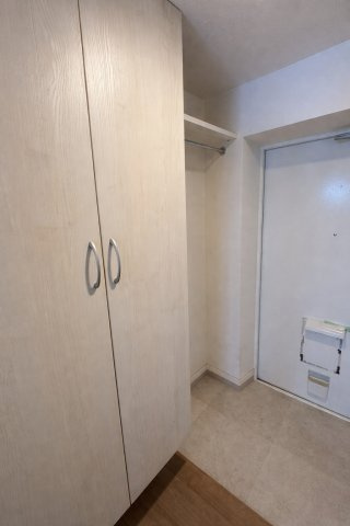 収納もある玄関です