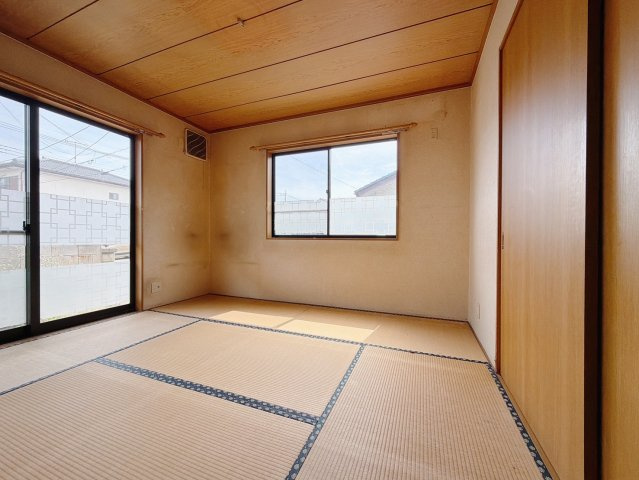 ■和室｜フローリングでは感じることのできない圧倒的な寛ぎやすさを実感してください。周りを気にせず寝そべれば心地の良い時間を過ごせます♪
