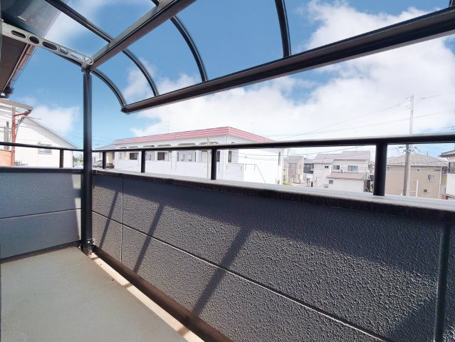 ■バルコニー｜あたたかな陽のひかりを浴びることのできるバルコニー。お洗濯物やお布団を干せば、家族みんなが気持ちよく暮らすことができます(*^^*)