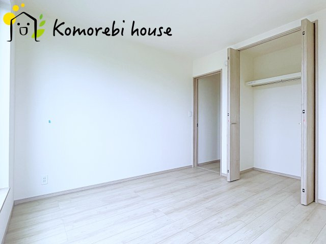 落ち着いて過ごせるお部屋なので、寝室にいかがでしょうか