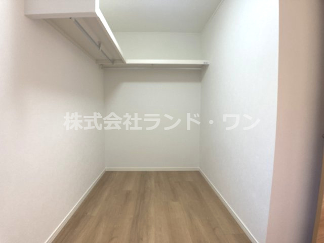 約11.5帖の洋室にある約4帖のウォークインクローゼット