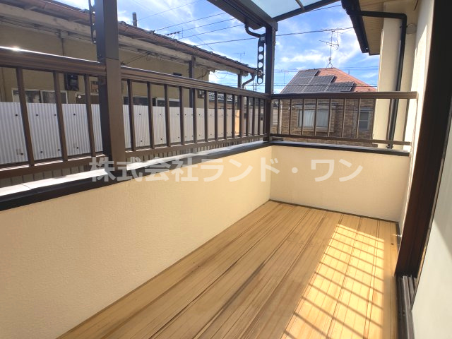 約6帖の洋室からのベランダ