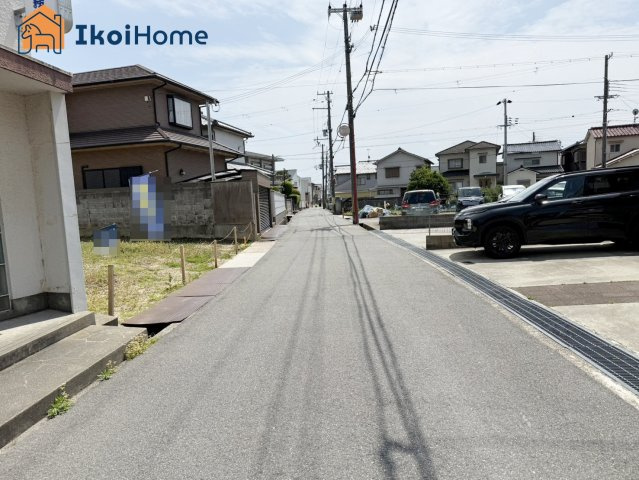 建築条件ございませんのでお好きなハウスメーカー等で建築可能です！前面道路約5ｍで駐車も安心です！