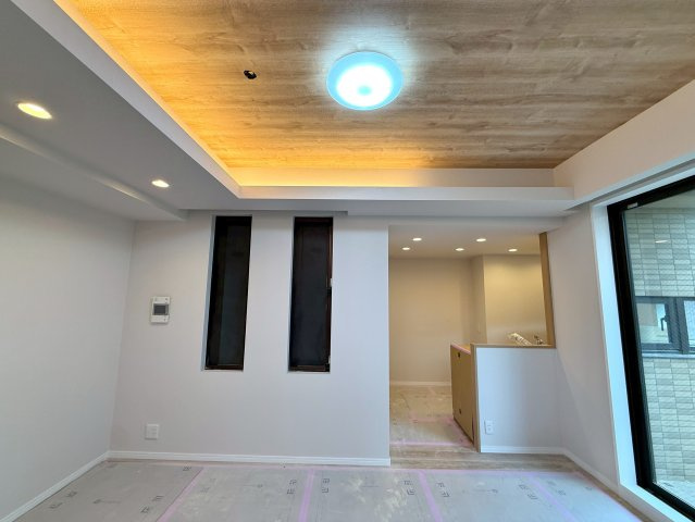 家族が自然と集まる、明るく開放的なリビング空間。　のんびりくつろげる、居心地のよさが魅力です。