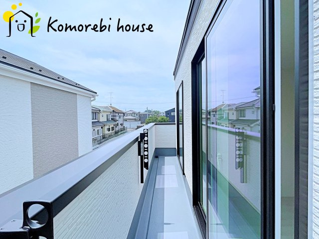 防水施工がしっかりと施されたバルコニーで、雨の日も安心。長く使える耐久性を備えたメンテナンスしやすい仕様です。