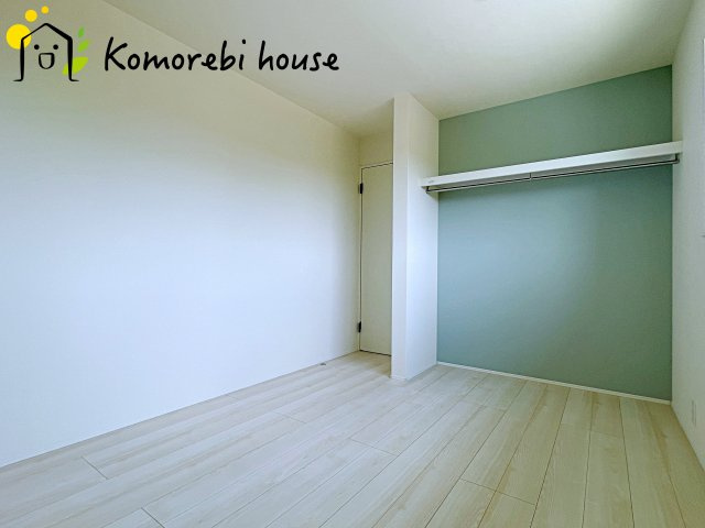 日当たりがよく、机に向かう時間も自然とはかどる子ども部屋。寝る・学ぶ・遊ぶがコンパクトにまとまり、毎日の“小さな成長”を見守る空間です。