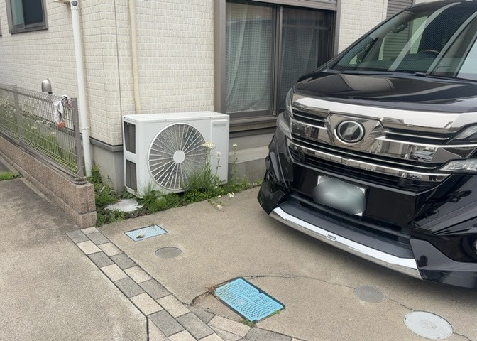 庭のある家に住むことのメリットとして、子どもたちの遊び場を確保できること、ガーデニングや家庭菜園を楽しめること、明るさを確保できることがあります。また、配置を工夫することでプライバシーが確保できます。