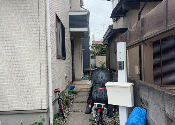 玄関は家の顔と言っても過言ではありません。現地を見学する際は玄関の広さや全体のバランスなどを見てみるといいでしょう。一般的なアプローチのしやすさだけではなく、お年寄りにも優しい設計のものだと安心です。