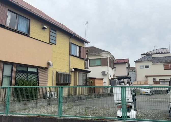 眺望を気にして物件を探す場合、前面に建物が建っていないか現地で確認しましょう！前面に建物があると景色はもちろん、日当たりや風通しにも影響が出てきます。住んだ時のことを想像しながら現地見学をしましょう。