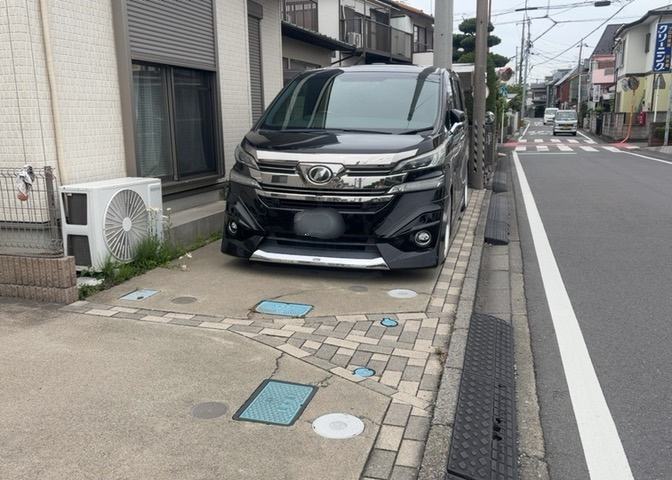 駐車場と明記されていても、最小スペースでつくられた駐車場だと大型車は駐車できなかったり、出入りしにくくなったりする可能性があります。お車のサイズと購入したい物件の駐車場のサイズを現地で確認しましょう。