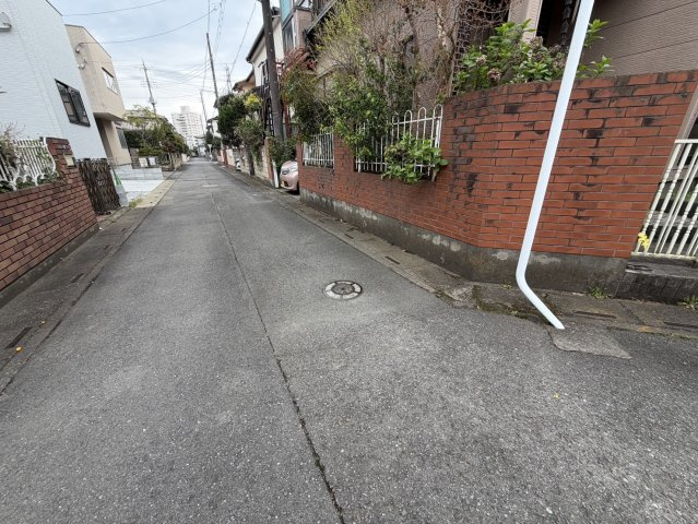 前面道路含む現地写真です