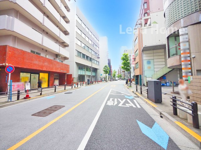 歩道がきれいに整備された前面道路です！見通しが良くお子様とのお出かけも安心して行っていただけます！