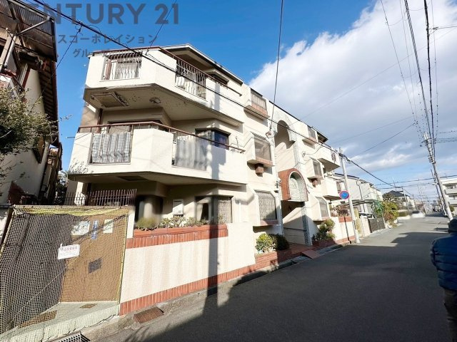 RC造3階建て