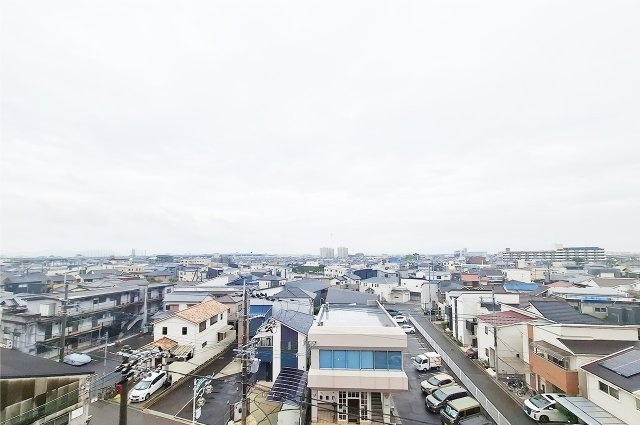眺望：9階建ての6階部分で眺望良好。開けた景色を楽しめます。