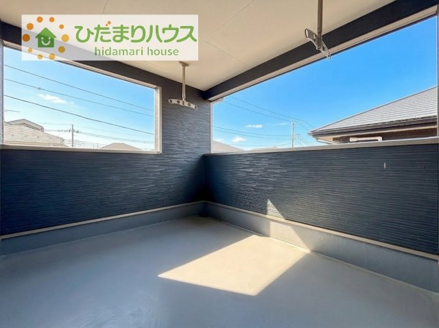 広々としたバルコニー。お洗濯物もぜーんぶ干せちゃいます！！