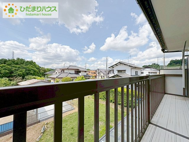 広々としたバルコニーは、大量の洗濯物を干しても余裕！お布団だって、家族全員分をいっきに干せますね(^O^)